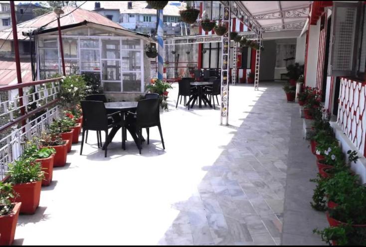 Deep Hotel Mussoorie Exteriör bild