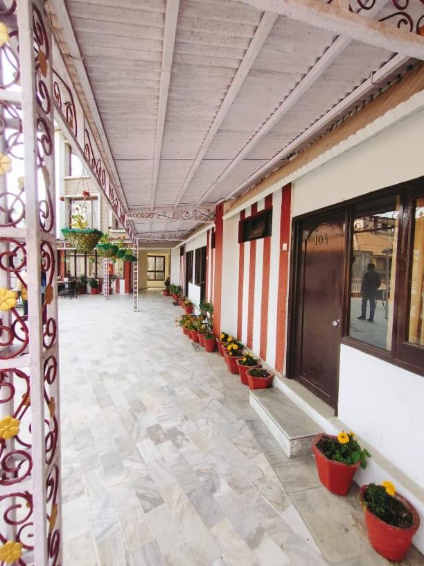 Deep Hotel Mussoorie Exteriör bild