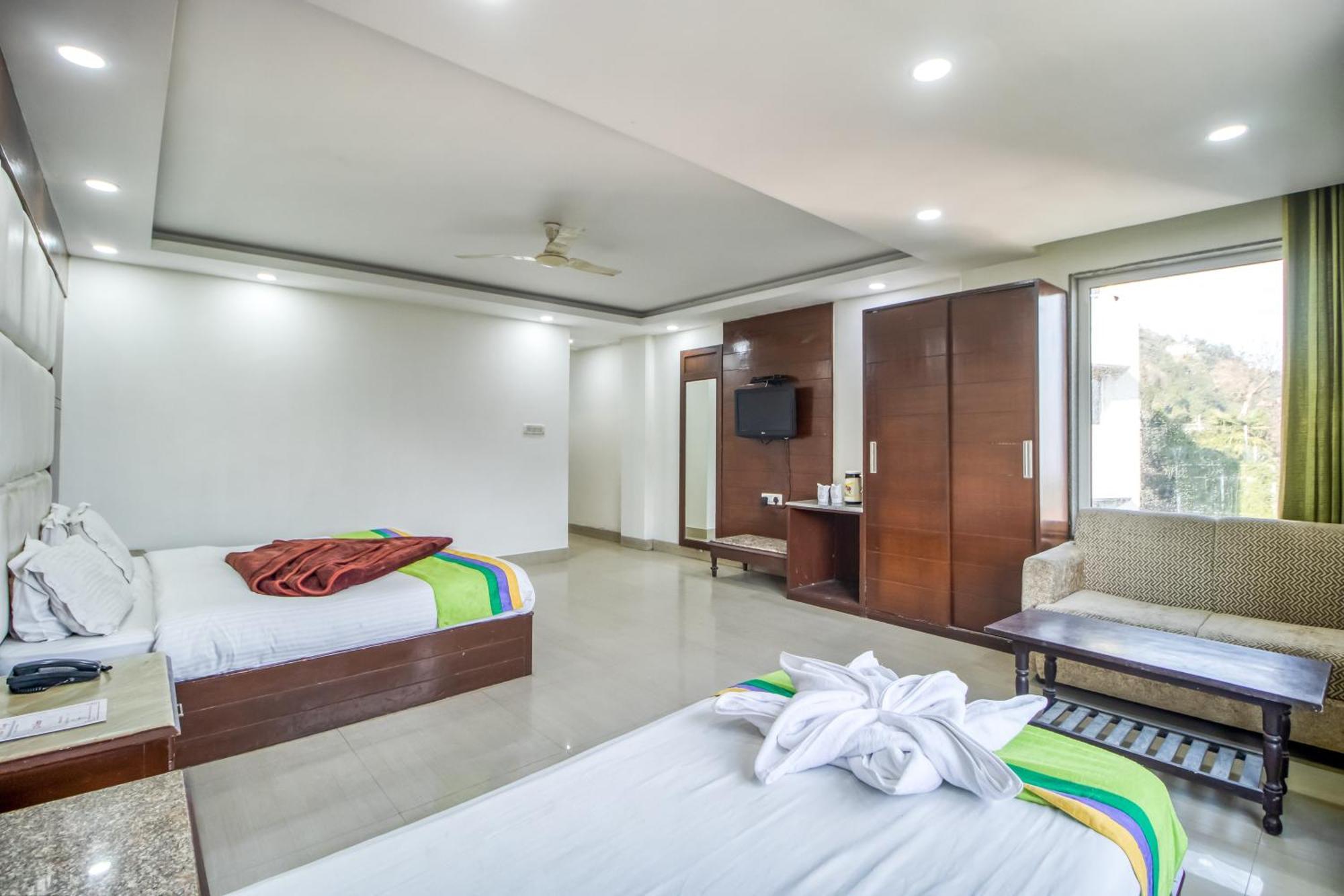 Deep Hotel Mussoorie Exteriör bild