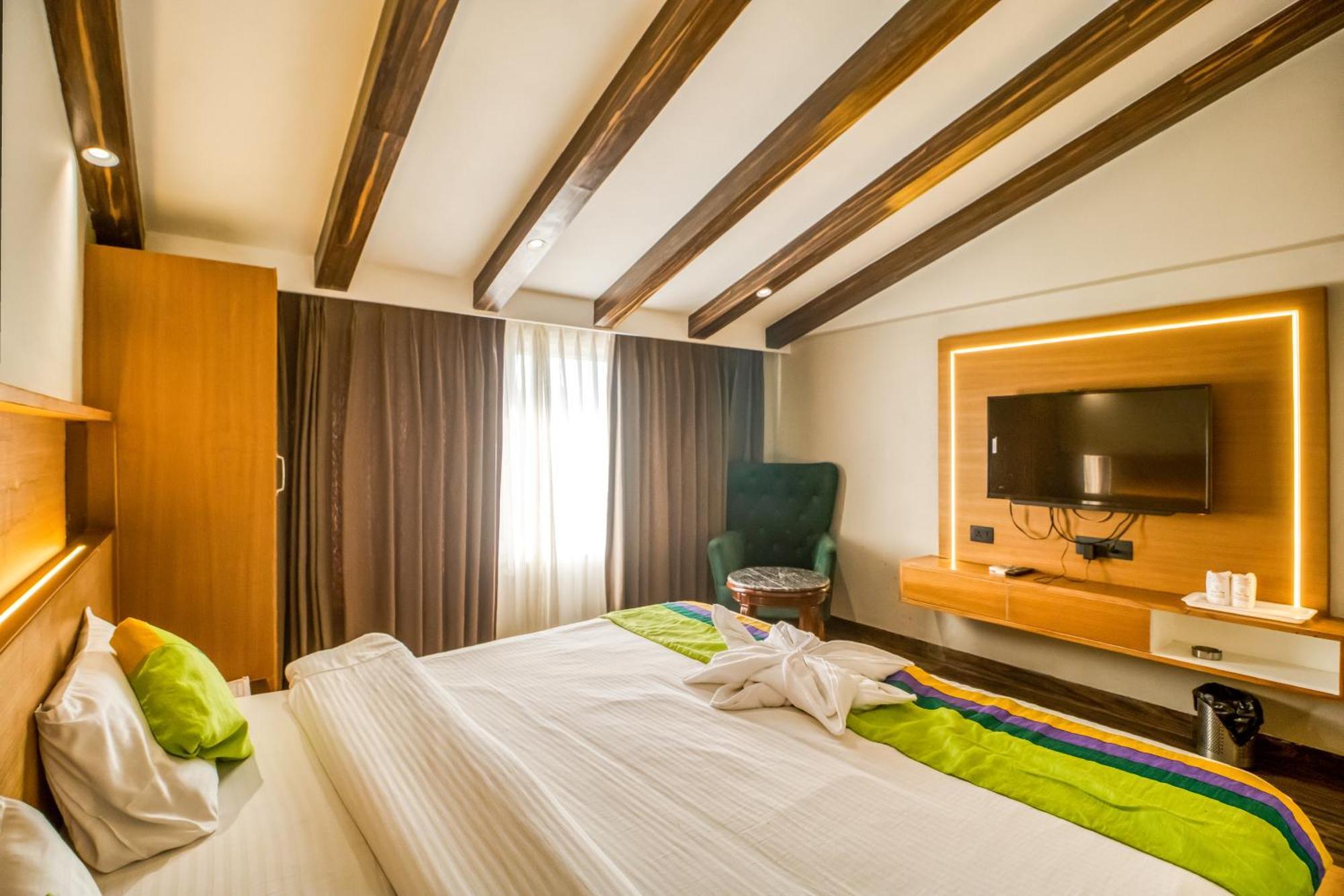 Deep Hotel Mussoorie Exteriör bild